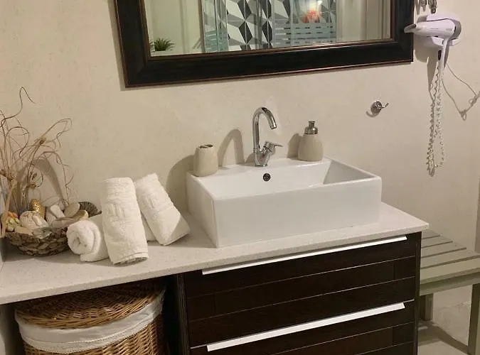 Studios Yalos Chorefton