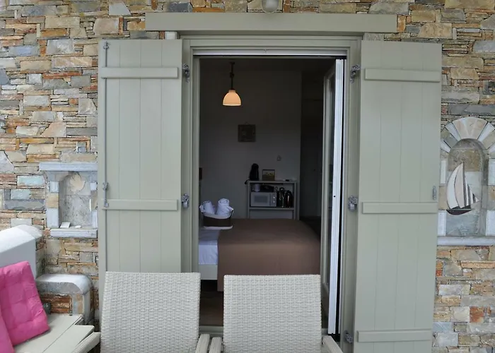 Studios Yalos Chorefton